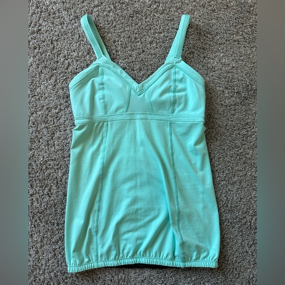 Lululemon tank - Picture 1 of 5